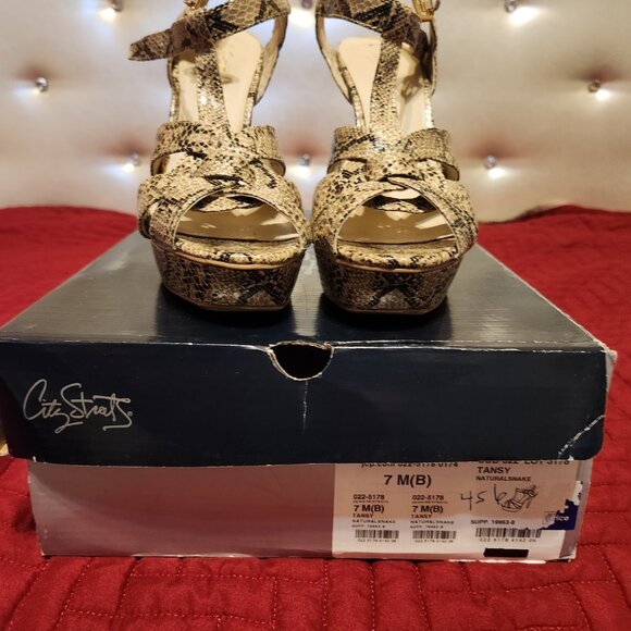 Women's size 7 Snakeskin Platform Heeled Sandals - Picture 2 of 4